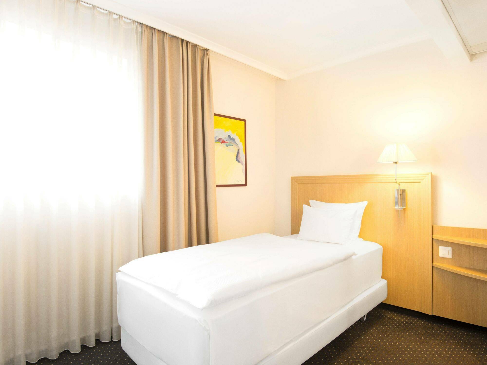 Dormero Zuerich Airport Hotel 4*